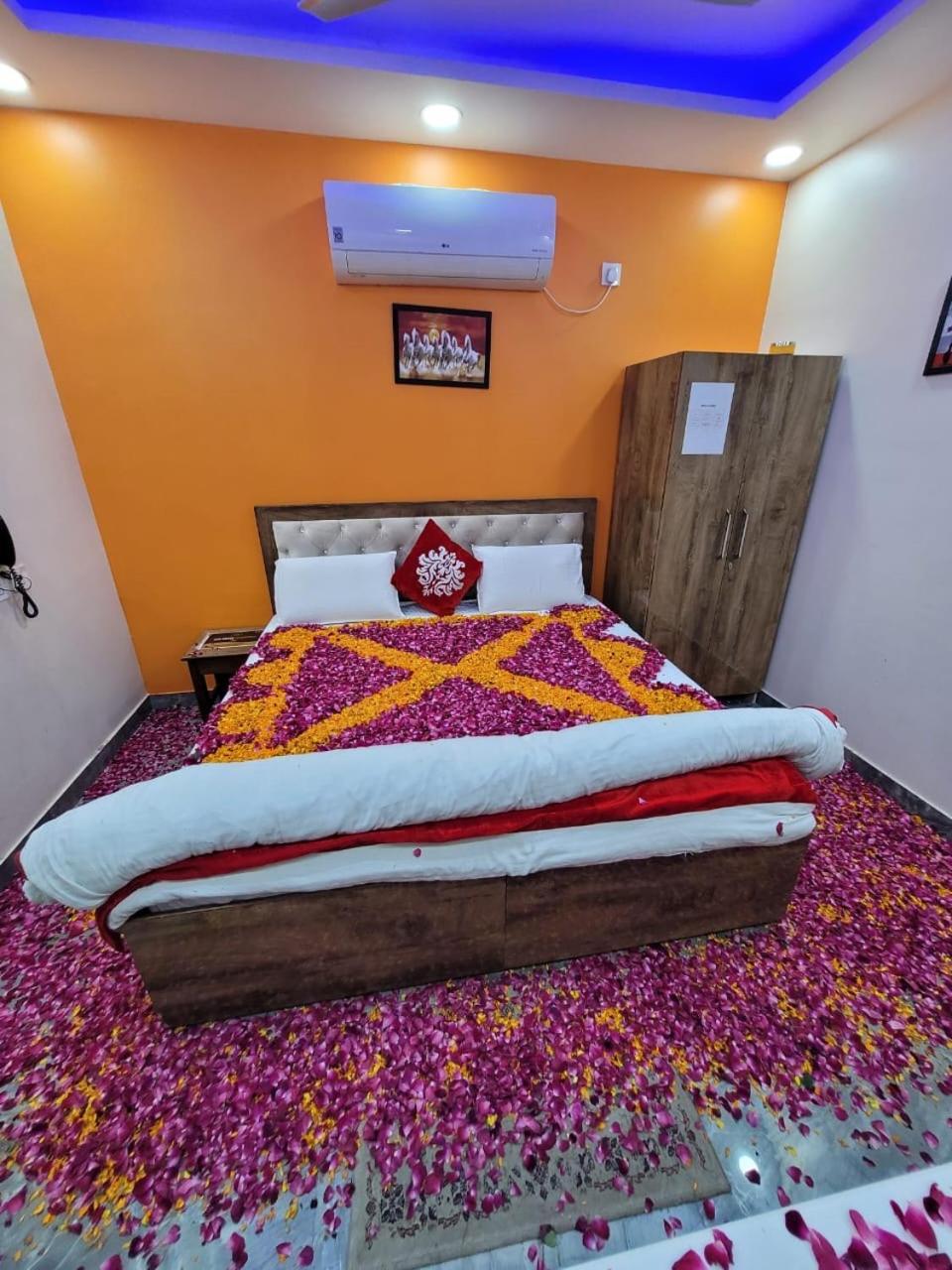 Hotel The Swiss Residency Greater Noida Esterno foto