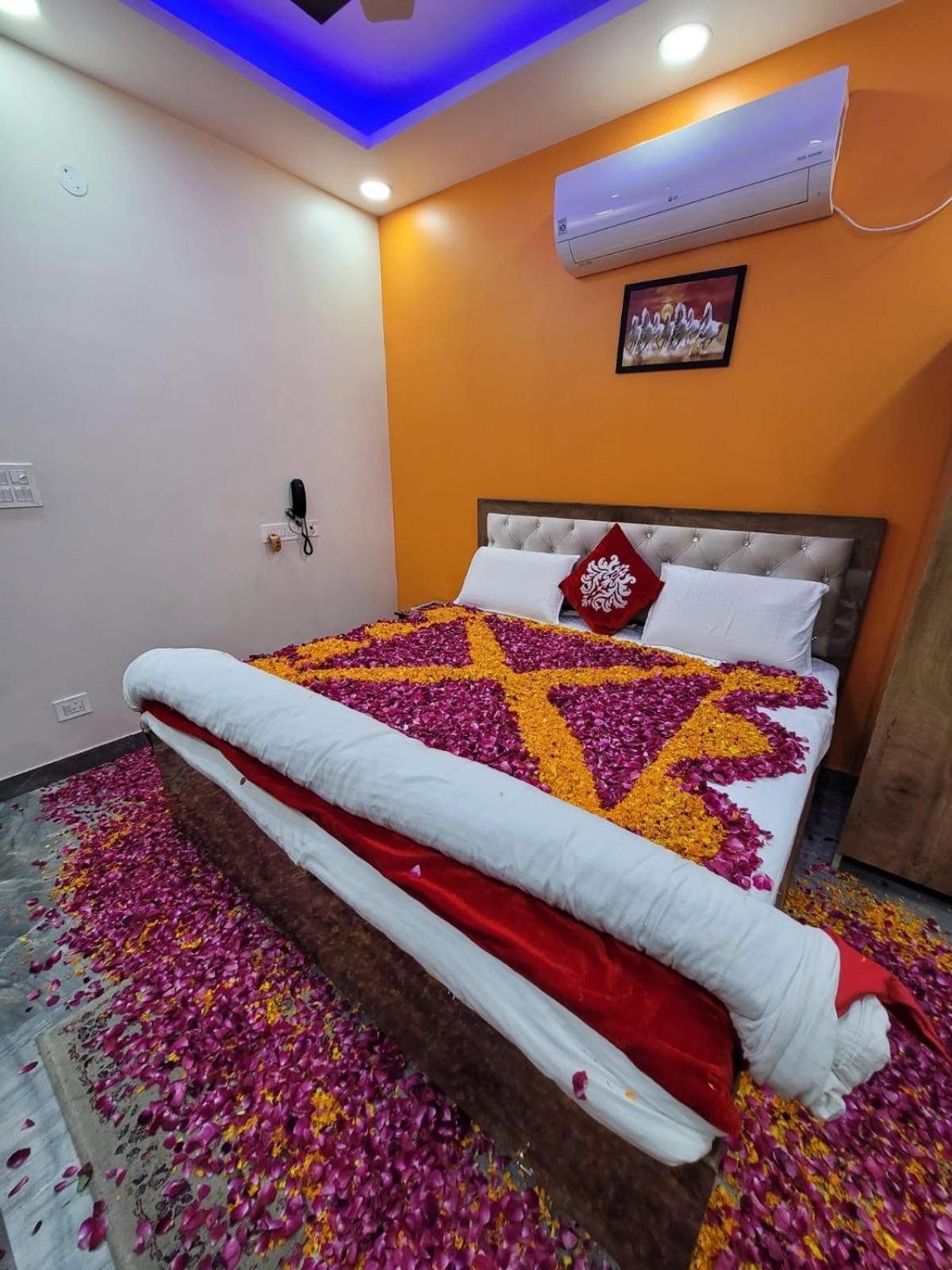Hotel The Swiss Residency Greater Noida Esterno foto